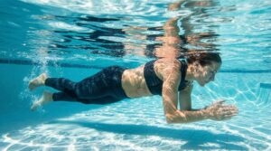 Aqua plank: nowe ćwiczenie w basenie, które trenerzy uznają za najskuteczniejsze na brzuch